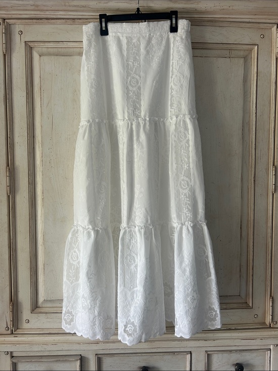 Altar'd State Dresses & Skirts - Altar'd State White Lace Tiered Maxi Skirt